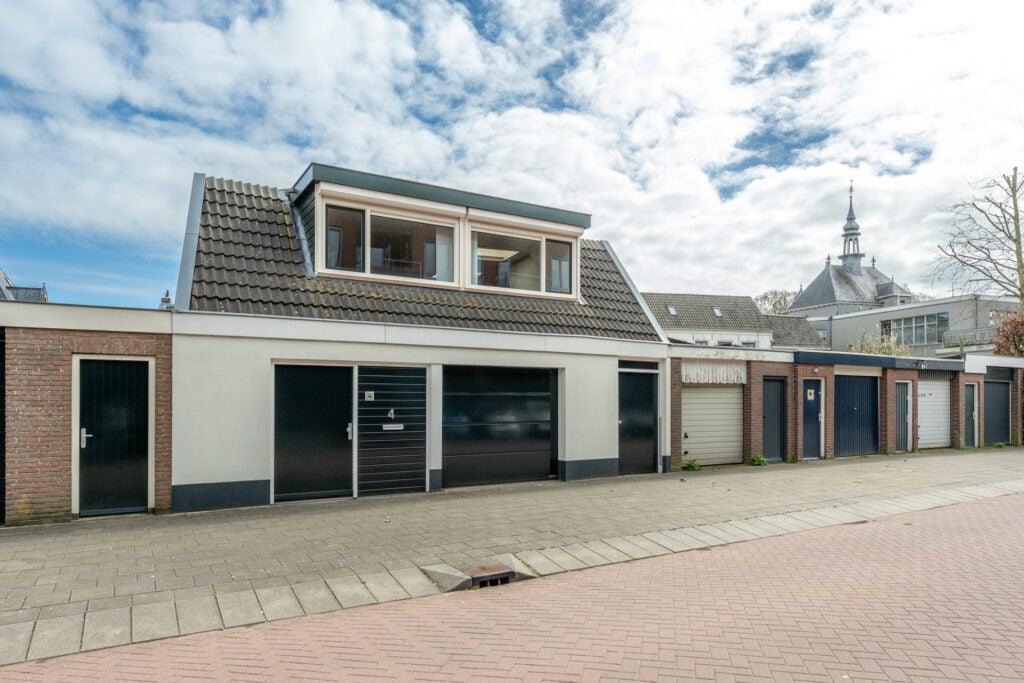 Huis Mgr. G.W. van Heukelumstraat 4 in Nieuwegein
