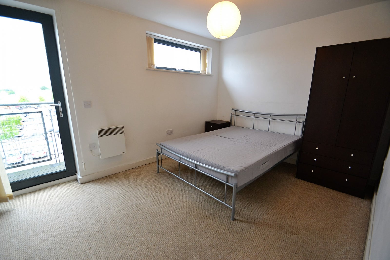 Flat Greenheys Lane West in Manchester