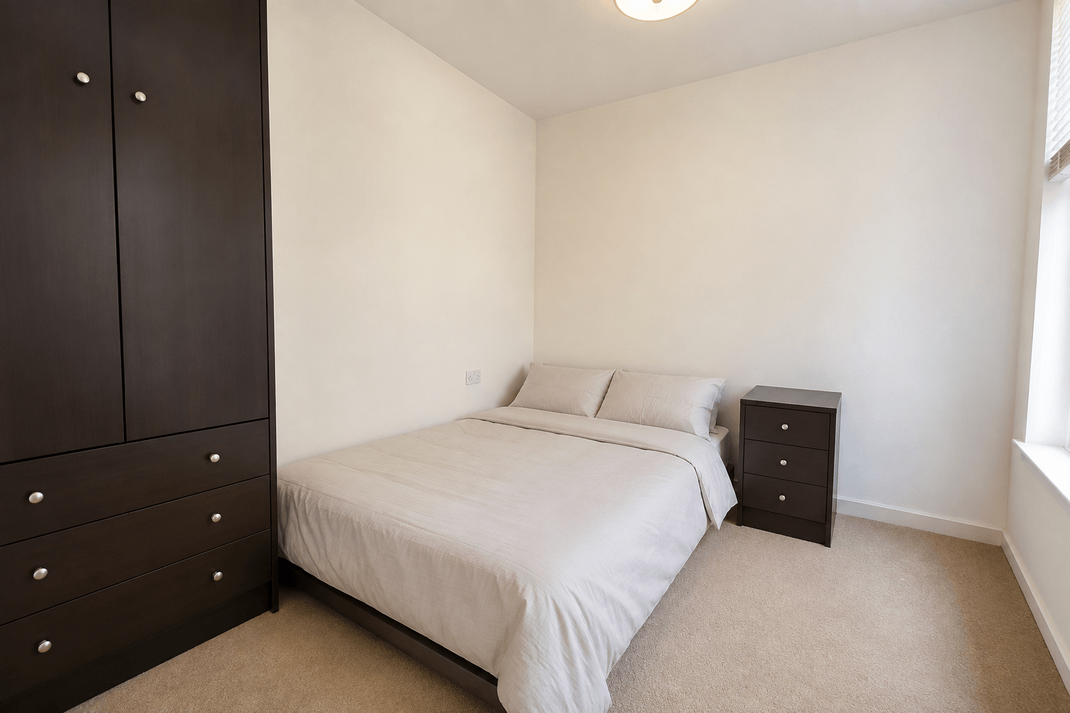 Flat Greenheys Lane West in Manchester
