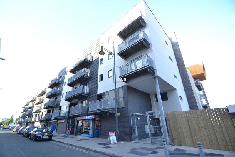 Flat Greenheys Lane West in Manchester