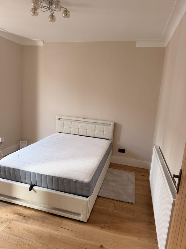 Room Haslemere Road in Greater London