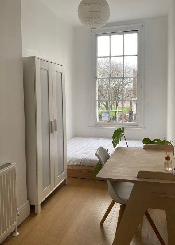 Room Bethwin Road in Greater London