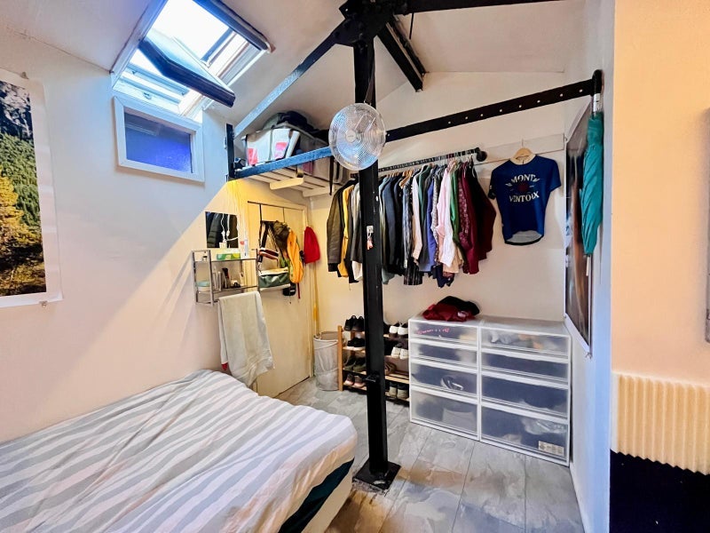 Room Ashfield Road in Greater London