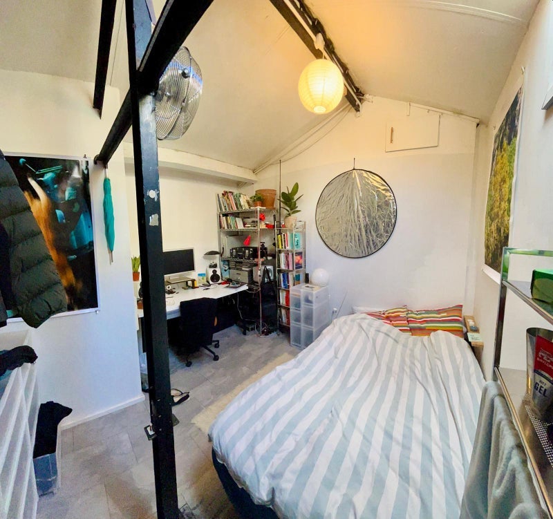 Room Ashfield Road in Greater London