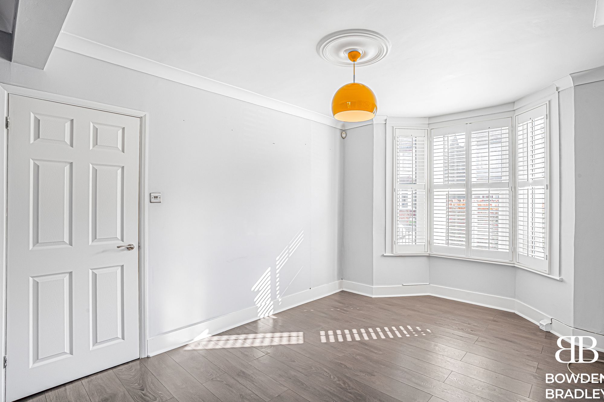 Flat Cromer Road in Greater London