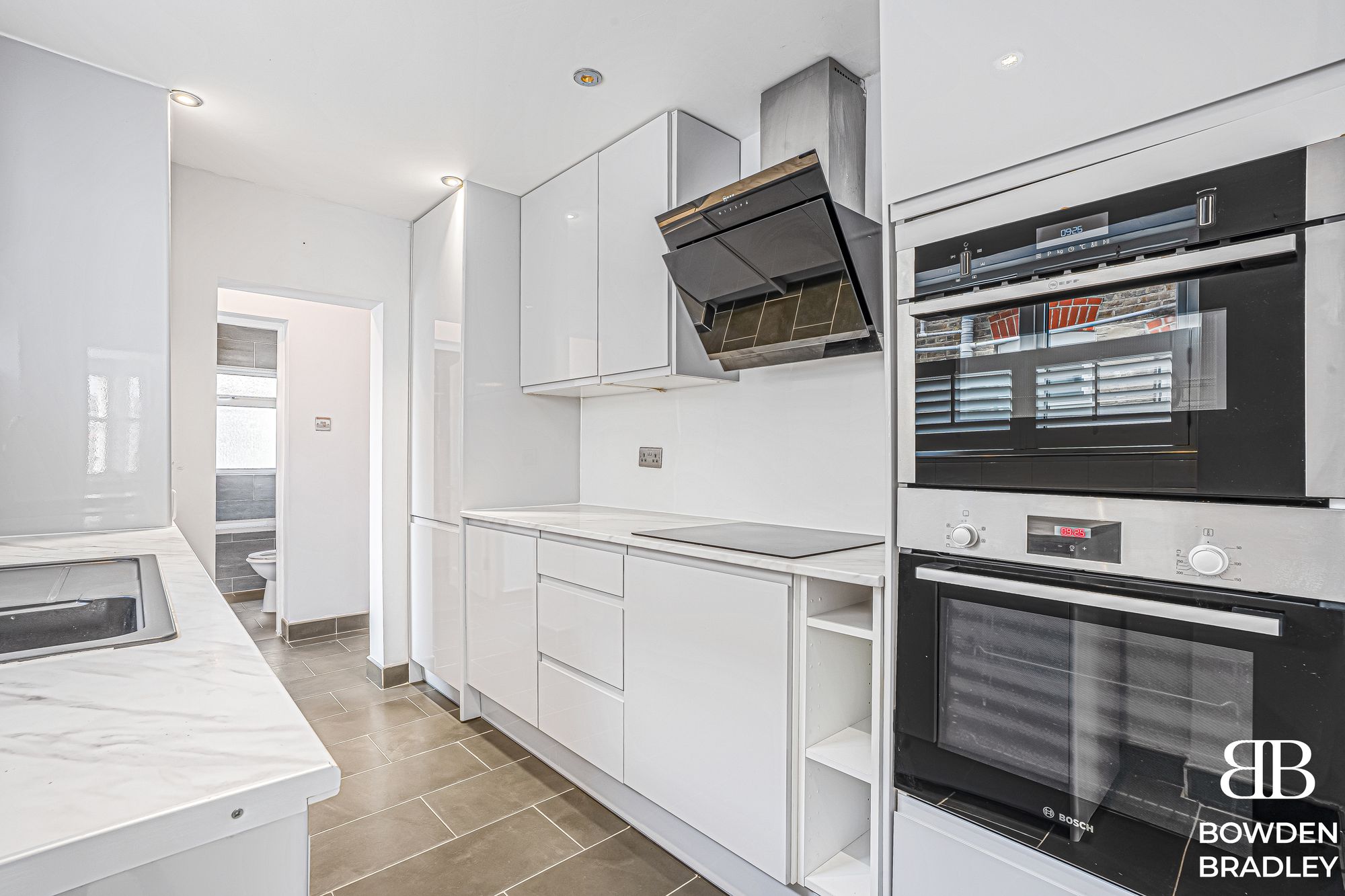 Flat Cromer Road in Greater London