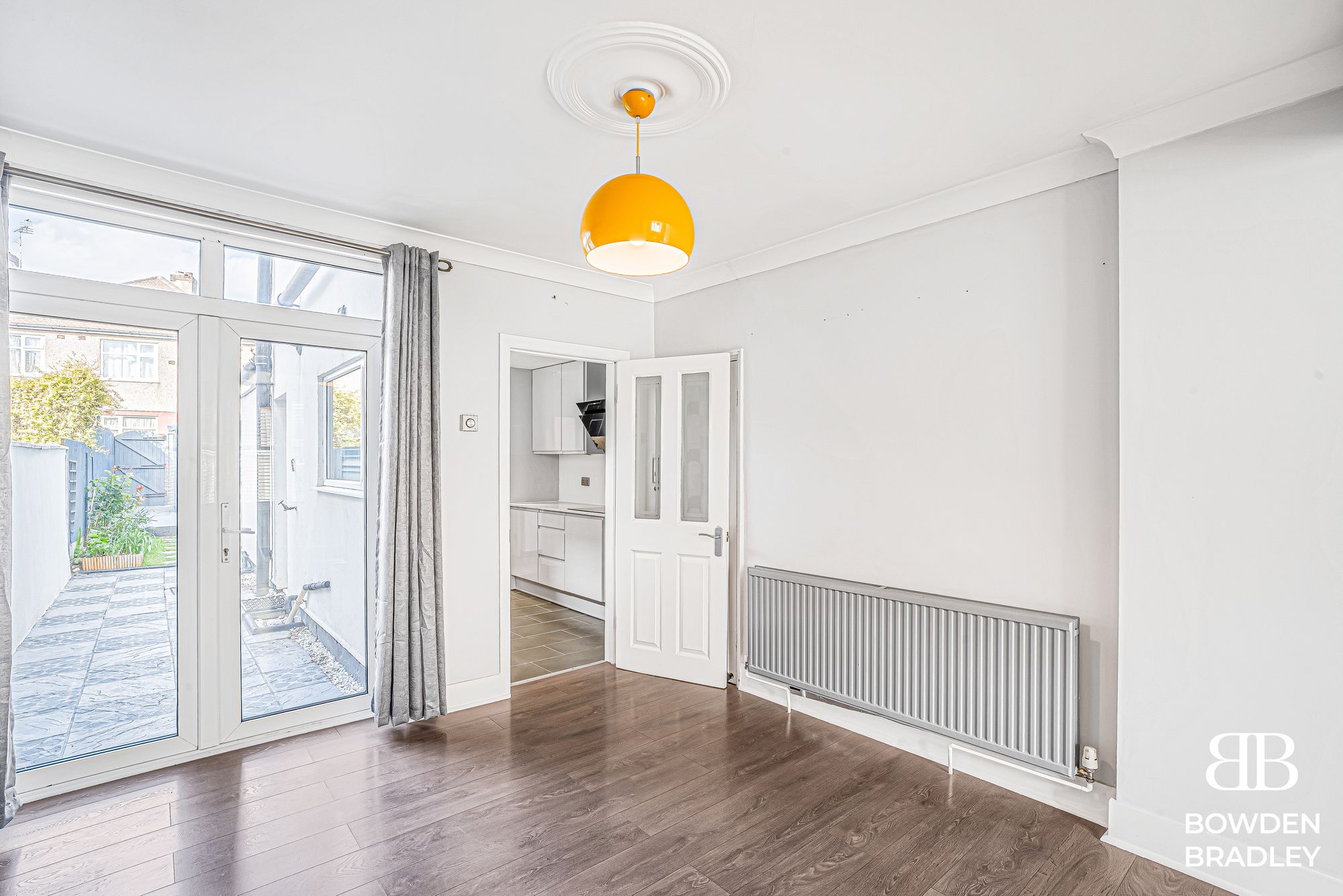 Flat Cromer Road in Greater London