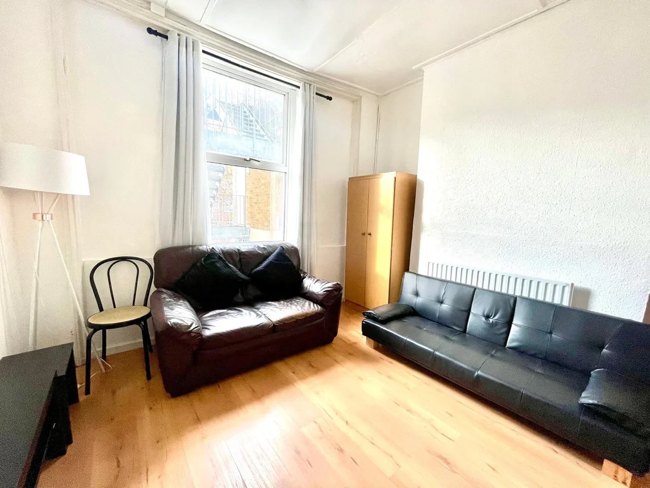 Flat Kember Street in Greater London