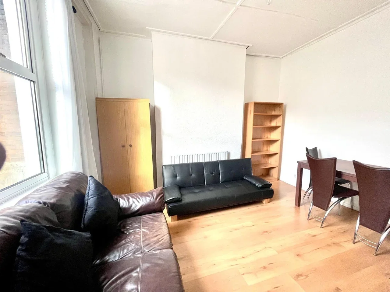 Flat Kember Street in Greater London