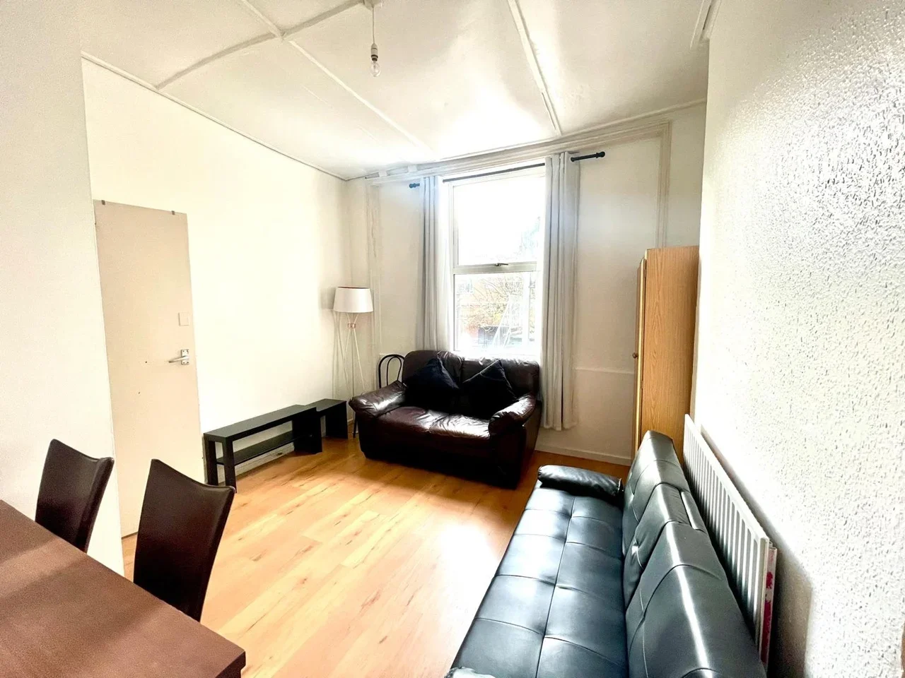 Flat Kember Street in Greater London