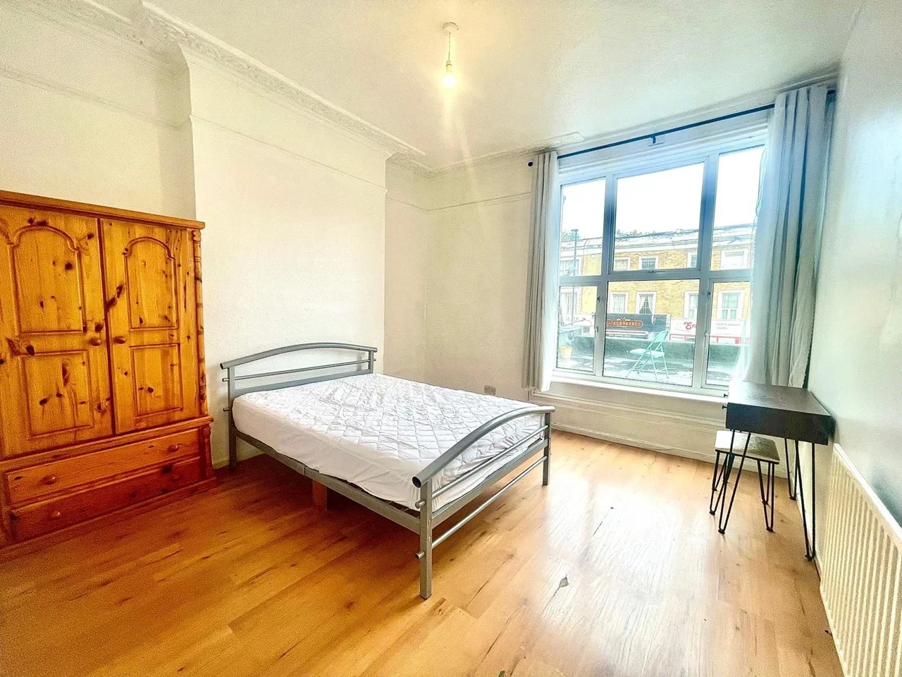 Flat Kember Street in Greater London