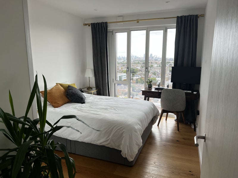 Room Garratt Lane in Greater London