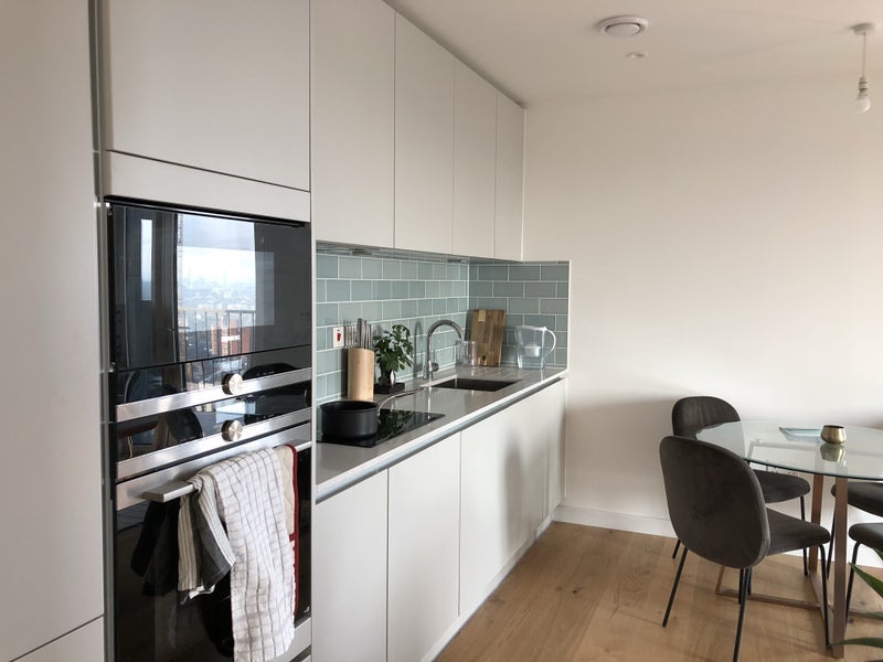 Room Garratt Lane in Greater London