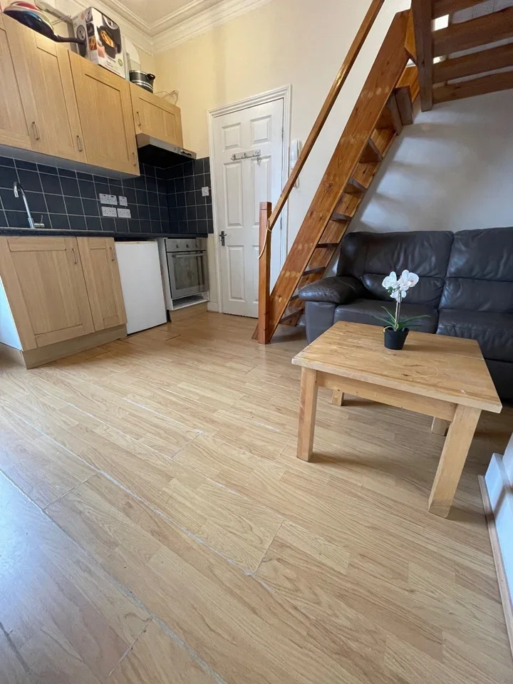 Flat The Burroughs in Greater London