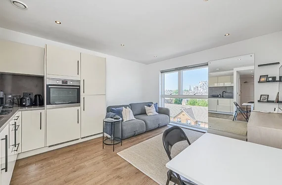 Flat Bedford Road in Greater London