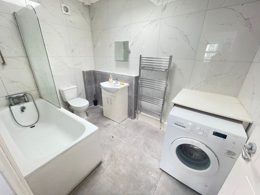 Flat Hornsey Road in Greater London