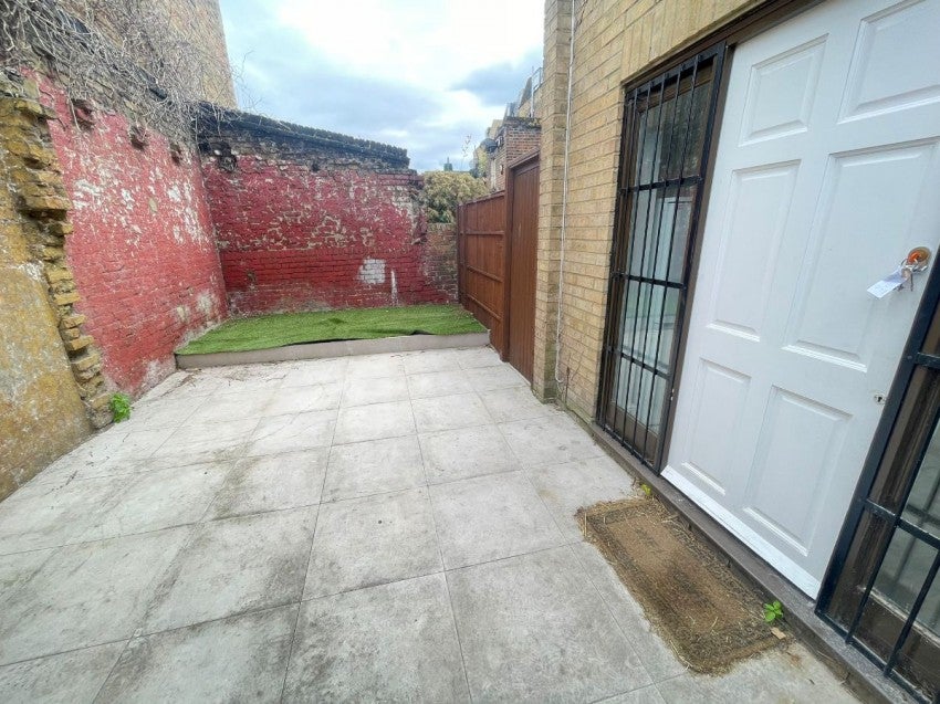 Flat Hornsey Road in Greater London