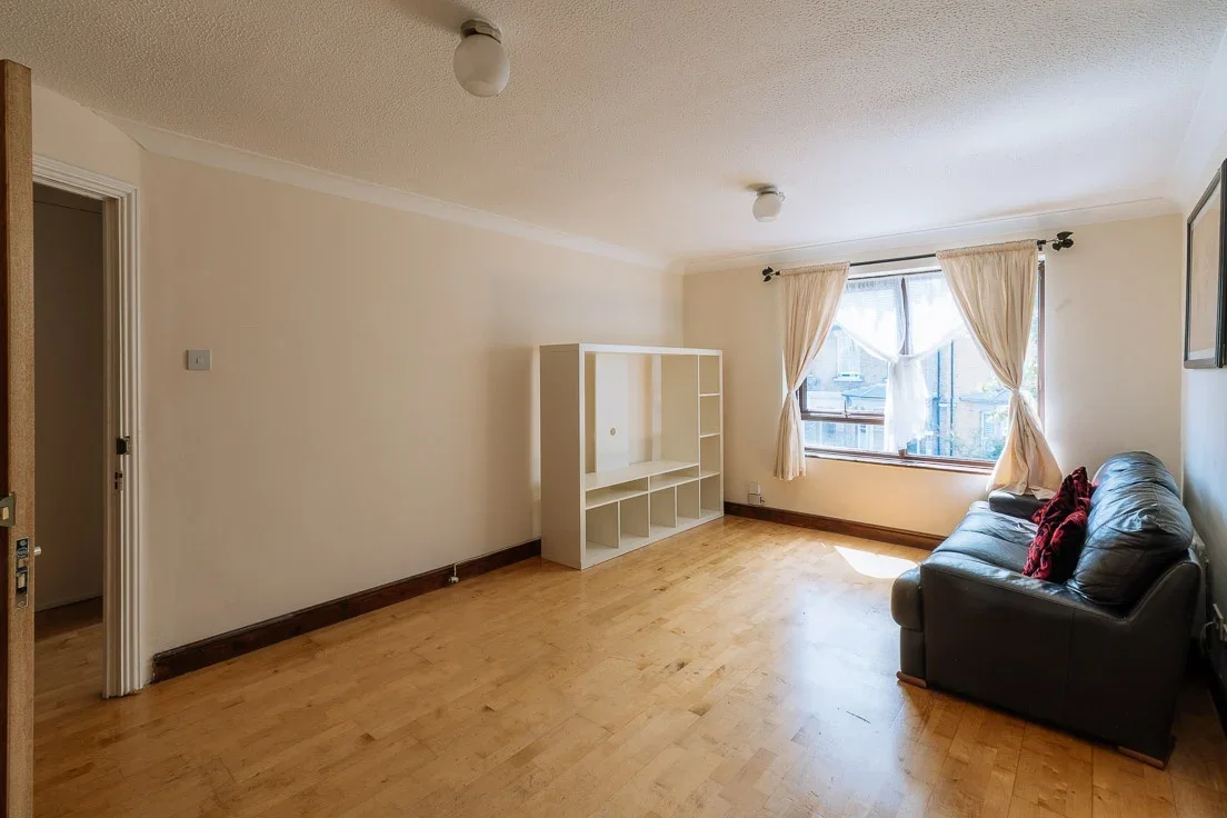 Flat Markhouse Road in Greater London