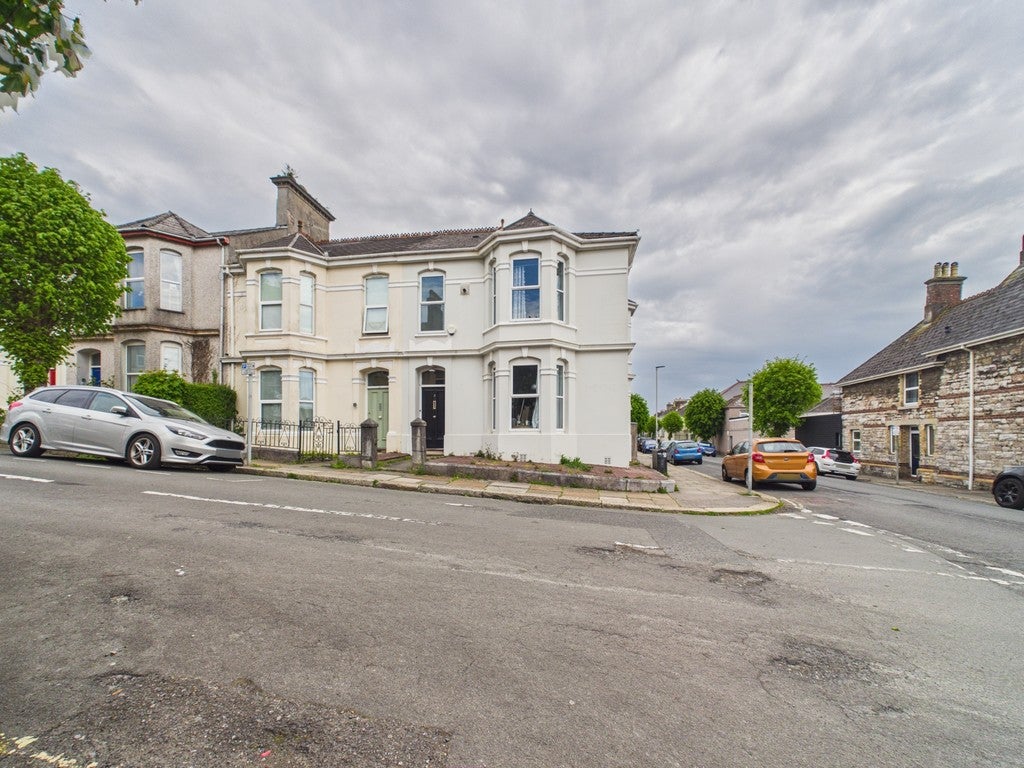 Flat May Terrace in Plymouth