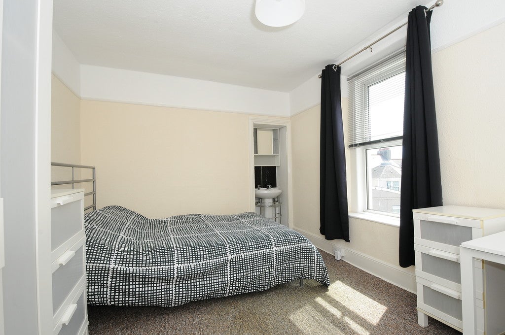 Flat May Terrace in Plymouth
