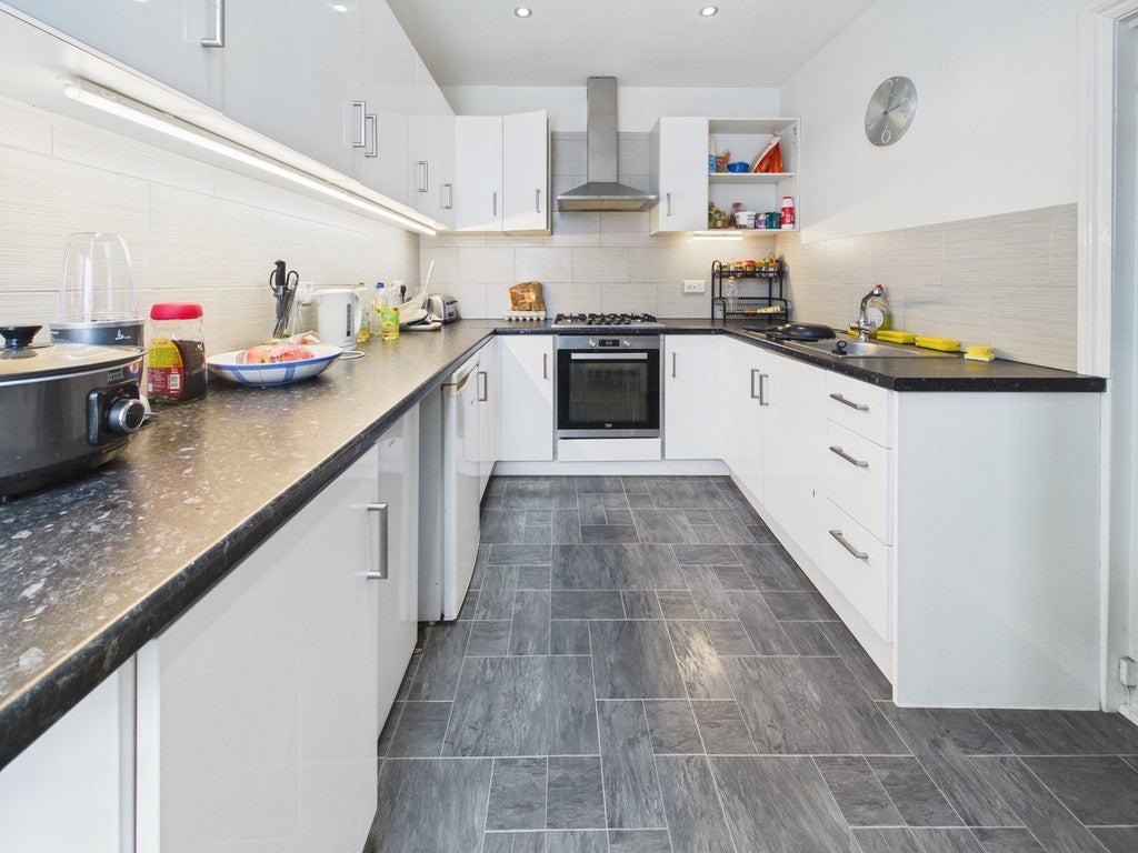 Flat May Terrace in Plymouth