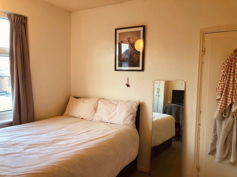 Room Topsham Road in Greater London