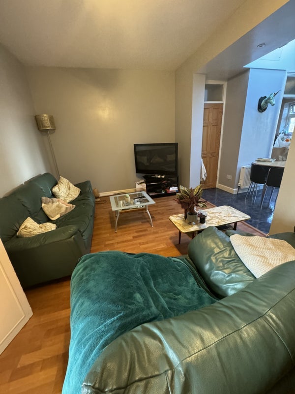 Room Topsham Road in Greater London