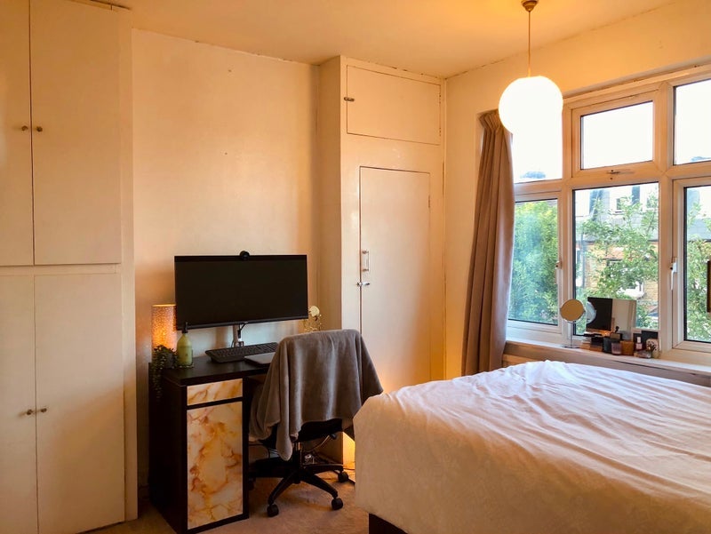 Room Topsham Road in Greater London