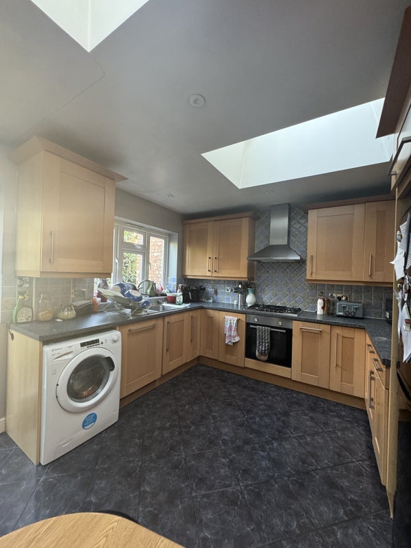 Room Topsham Road in Greater London