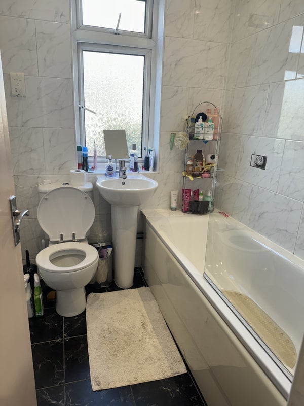 Room Topsham Road in Greater London