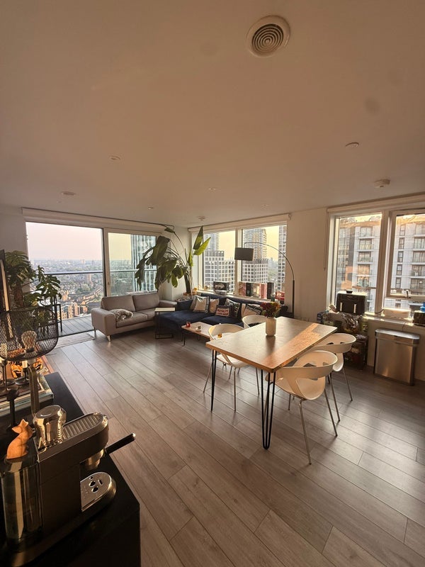 Room New Lion Way in Greater London