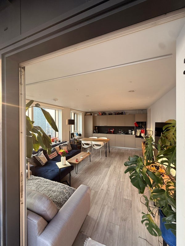 Room New Lion Way in Greater London