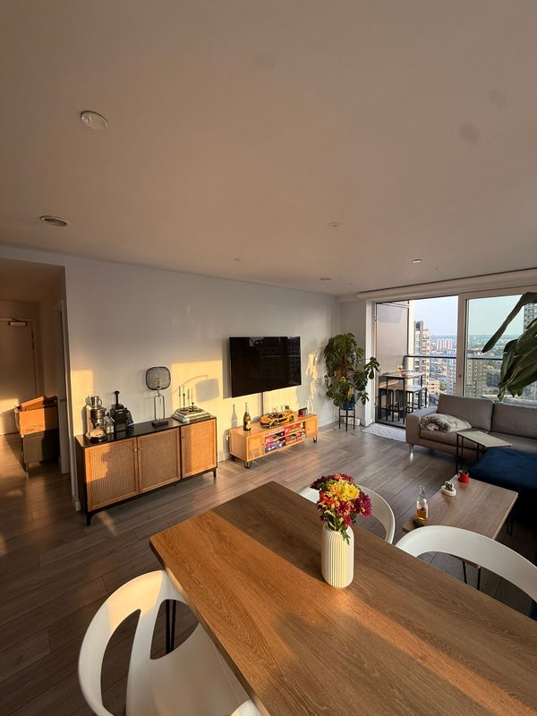 Room New Lion Way in Greater London