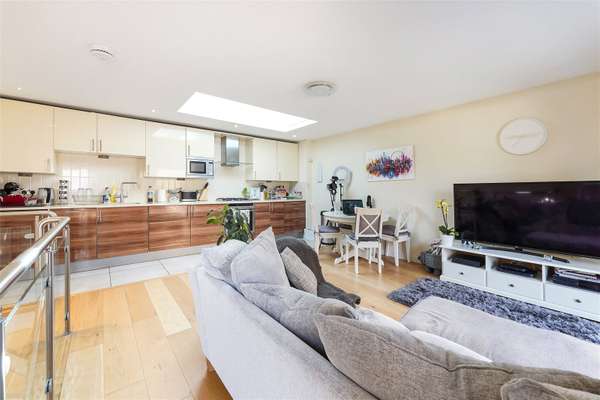 House Rosebury Mews in Greater London