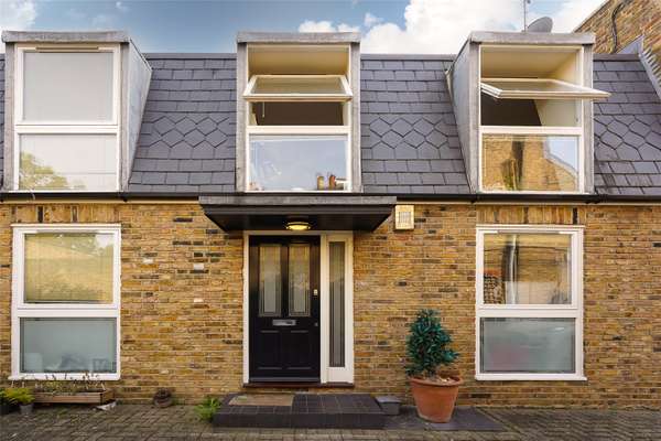 House Rosebury Mews in Greater London