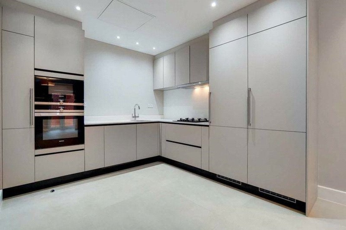 Flat Fitzjohn's Avenue in Greater London