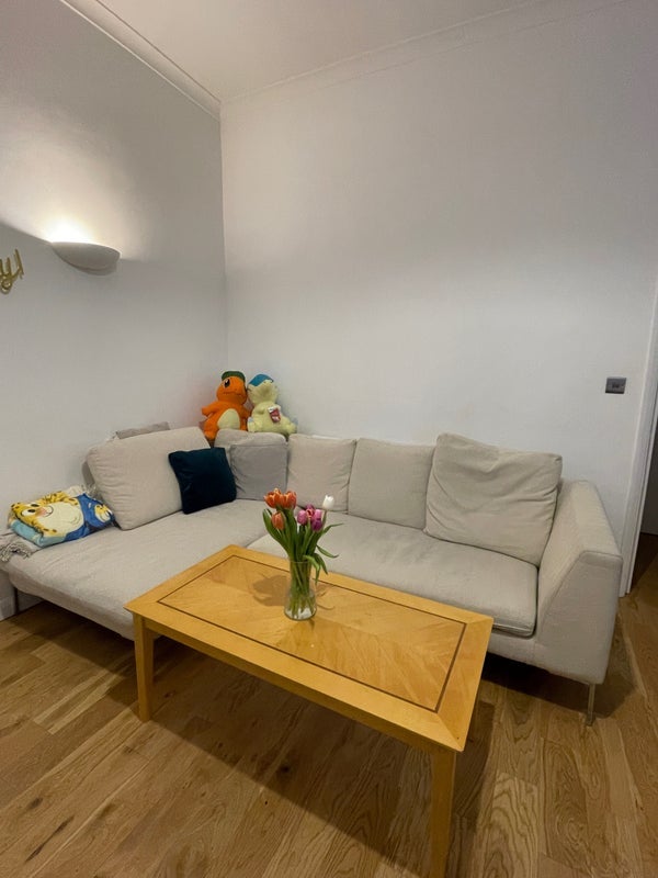 Flat Coningham Road in Greater London