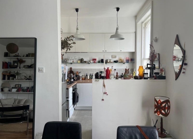 Room Caversham Road in Greater London