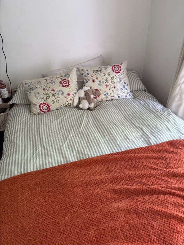 Room Caversham Road in Greater London