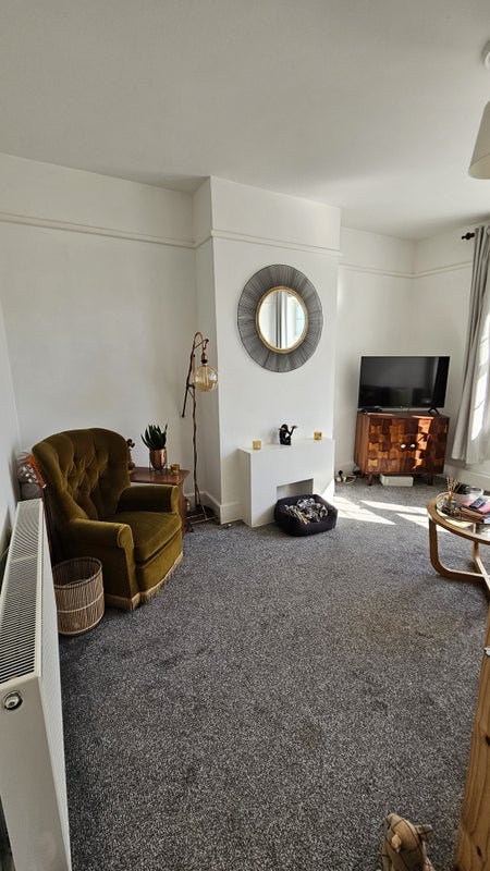 Room Penn Hill Avenue in Poole