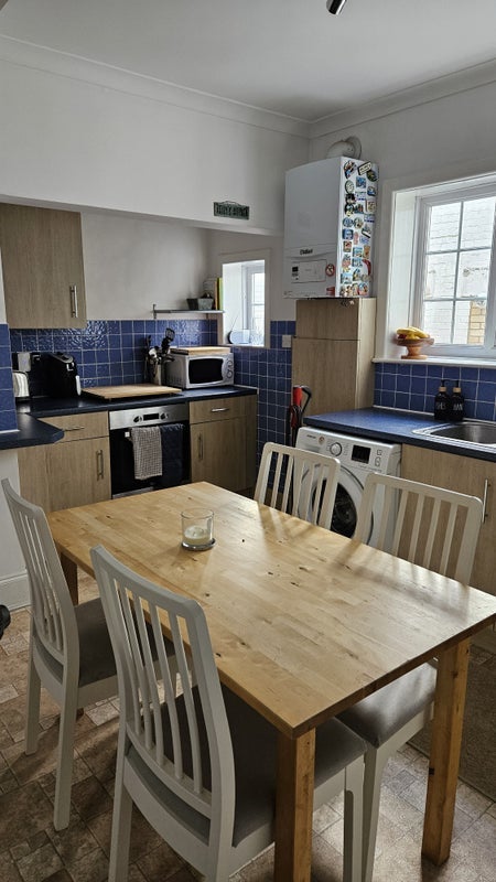 Room Penn Hill Avenue in Poole
