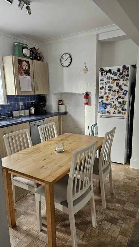 Room Penn Hill Avenue in Poole