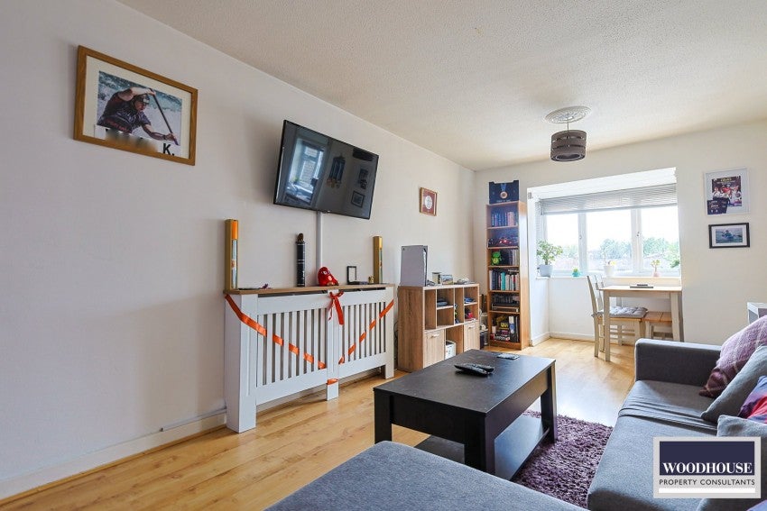Flat Claire Court in Cheshunt
