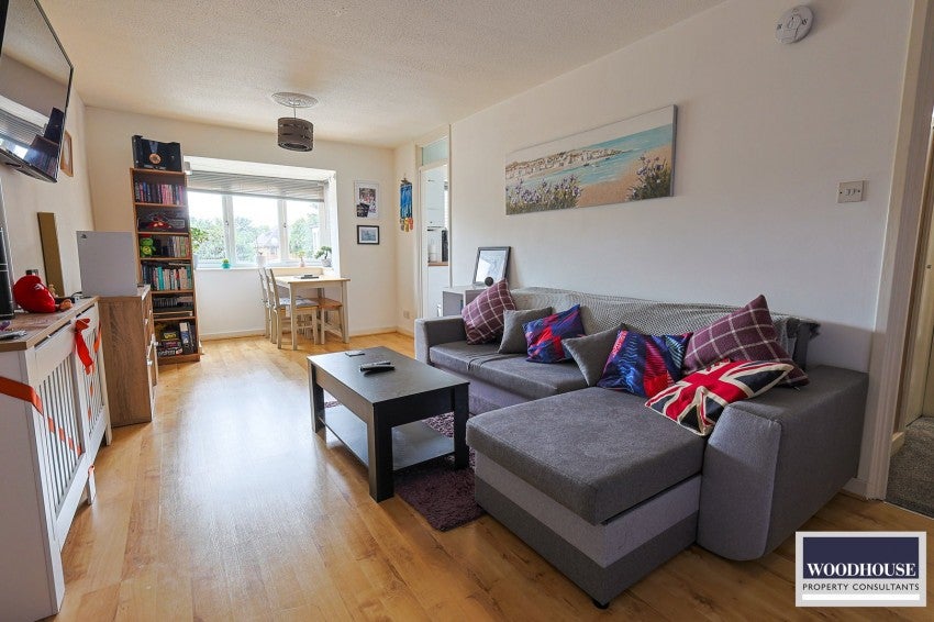 Flat Claire Court in Cheshunt