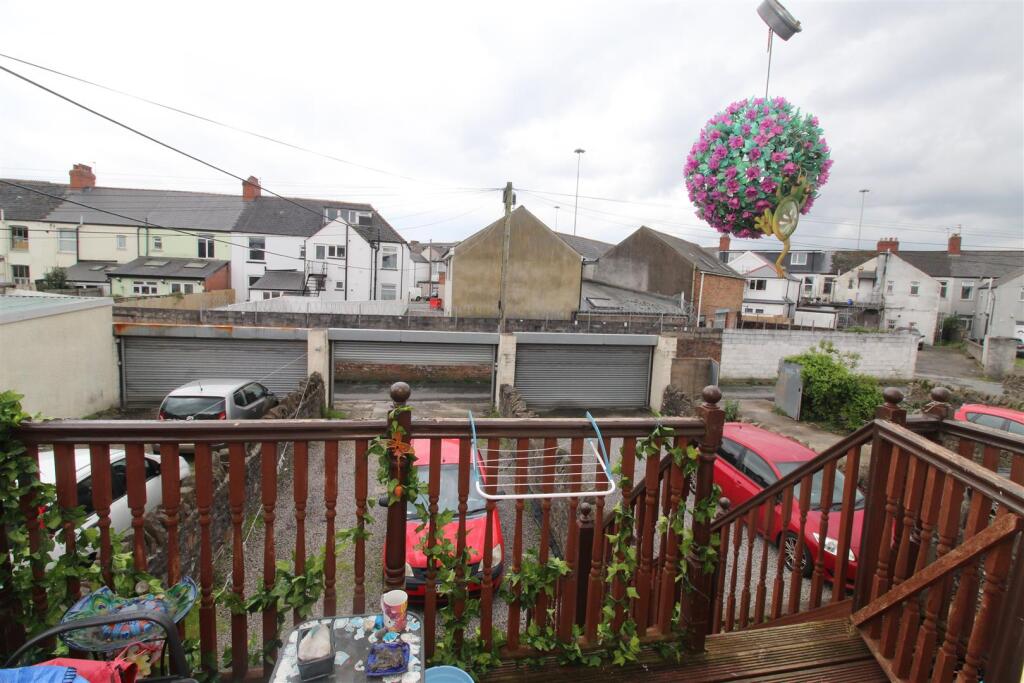 Flat Whitchurch Road in Cardiff