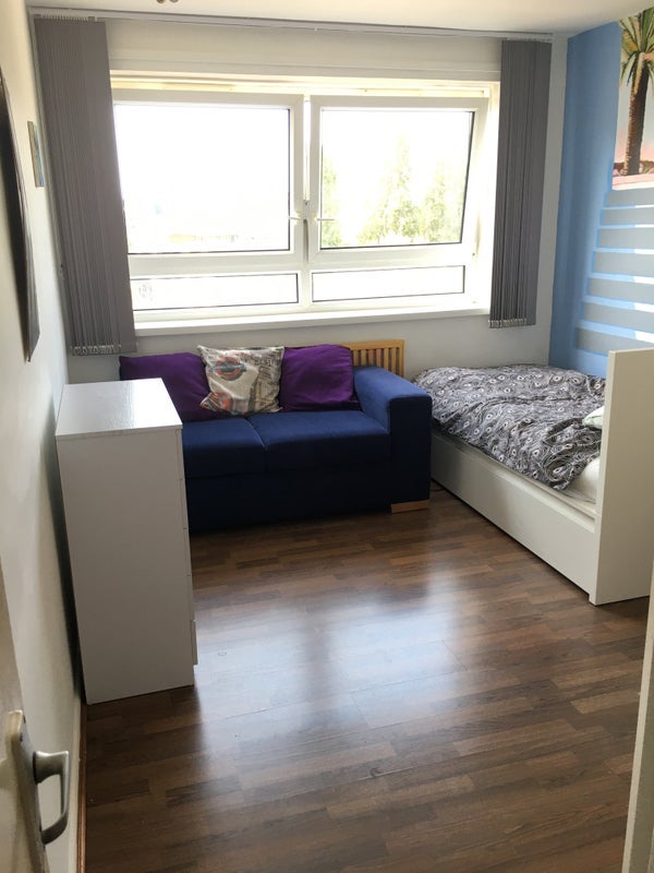 Room Buxton Street in Greater London