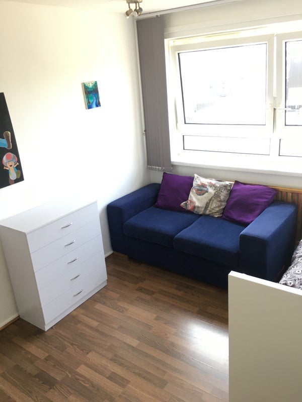Room Buxton Street in Greater London