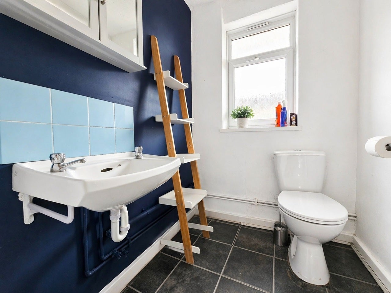 Flat Dalmeny Avenue in Greater London