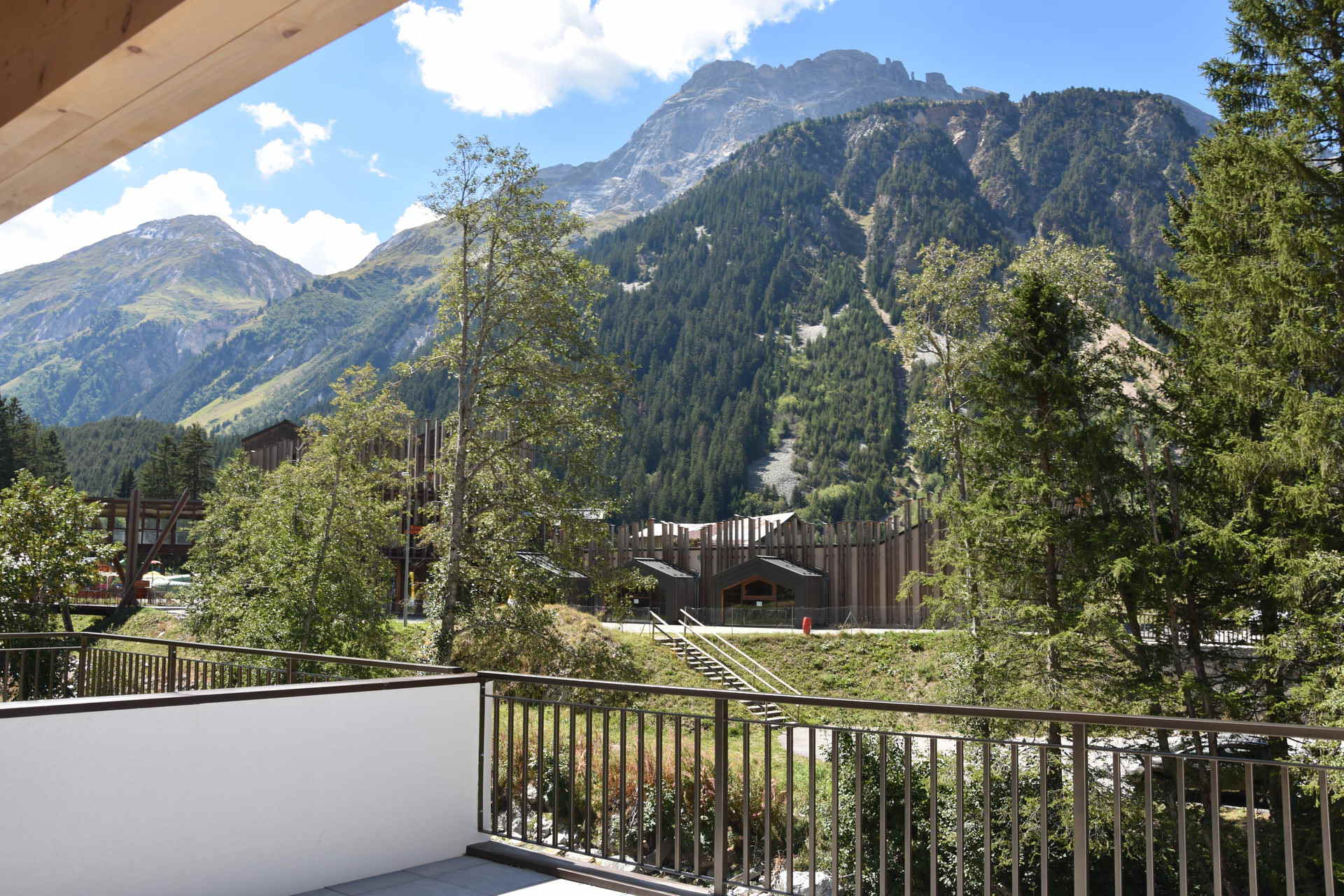 Flat Route du Rocher Blanc in Pralognan-la-Vanoise