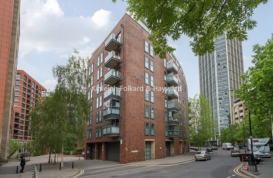 Flat Surrey Quays Road in Greater London